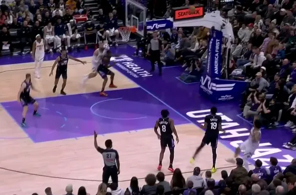 澳门新葡京线上平台-默里底角极限后仰三分再中，第三节已经独自砍下15分