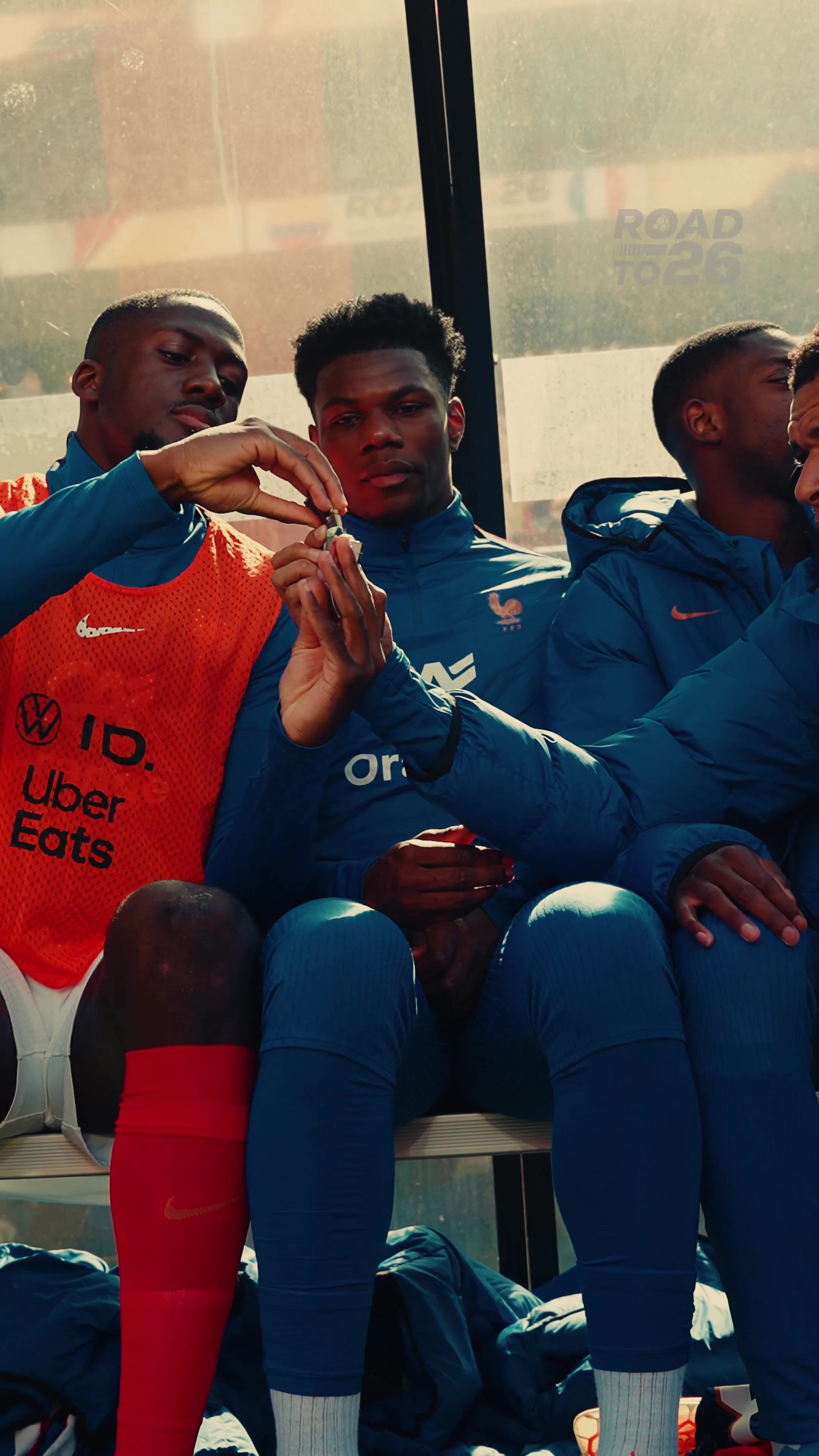 澳门新葡京娱乐城-你给我来点！姆巴佩替补席找科纳特要零食，吃了一口给了琼阿梅尼